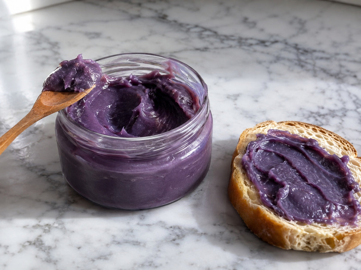 Ube halaya casero en un tarro de cristal